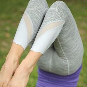 RARE Lululemon *SE WAFS Silver Spoon! Grey White Stripe Scallop Tight Size 6